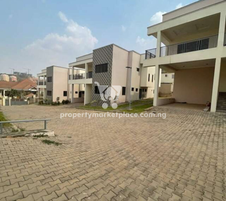 Luxury 8 units of 4 bedroom detached duplexes with basement