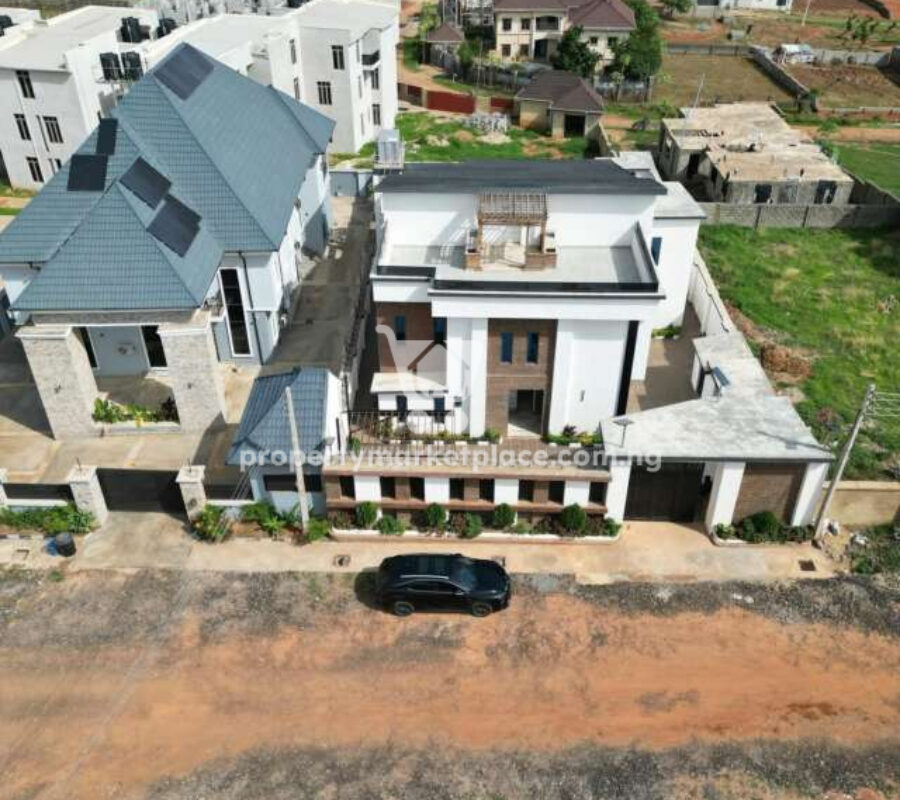 Luxury 6 bedroom detached duplex with swimming pool