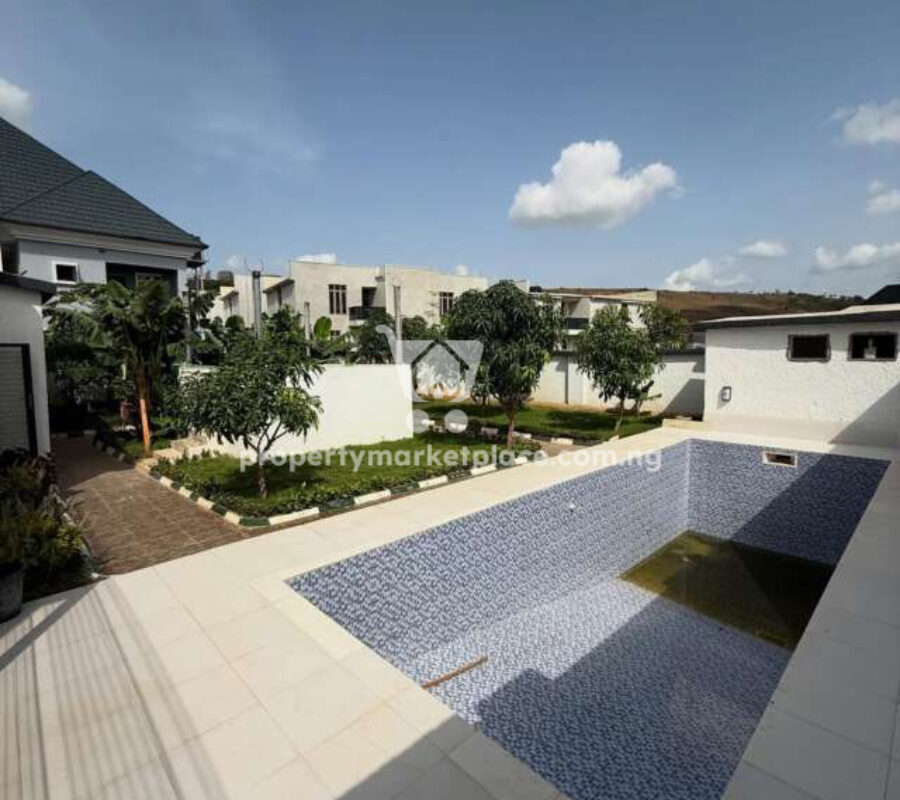 Luxury 6 bedroom detached duplex with swimming pool