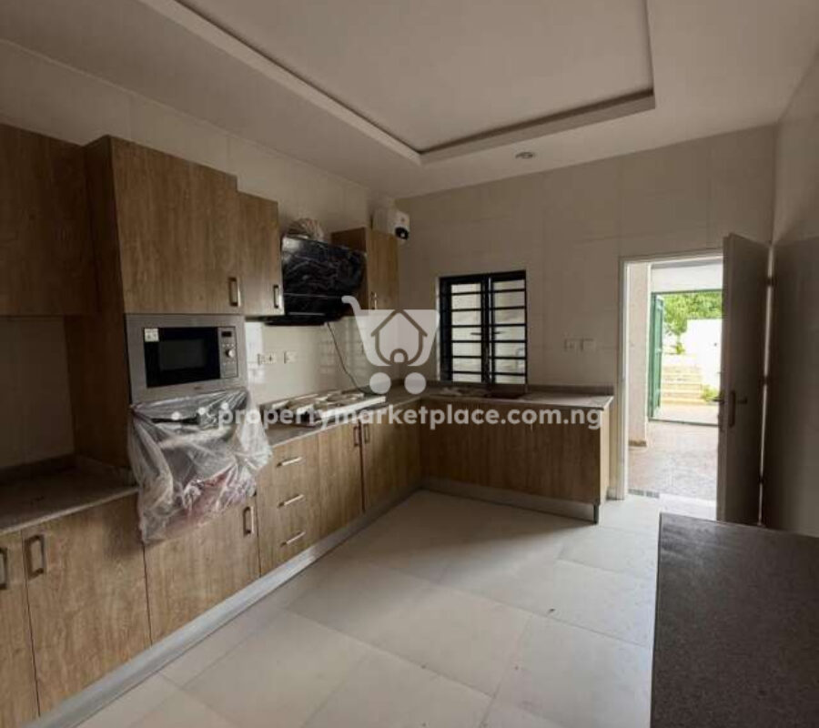 Luxury 6 bedroom detached duplex with swimming pool