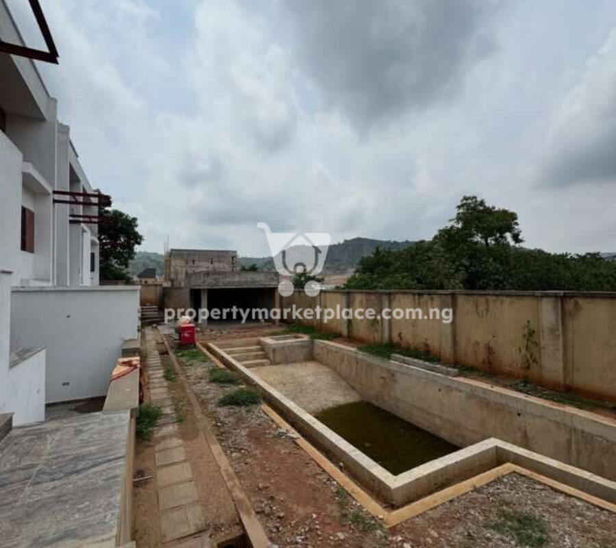 Spacious 4 bedroom terrace duplex with a swimming pool