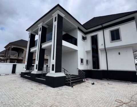 Superbly finished 5 bedroom detached duplex with 2 rooms Bq