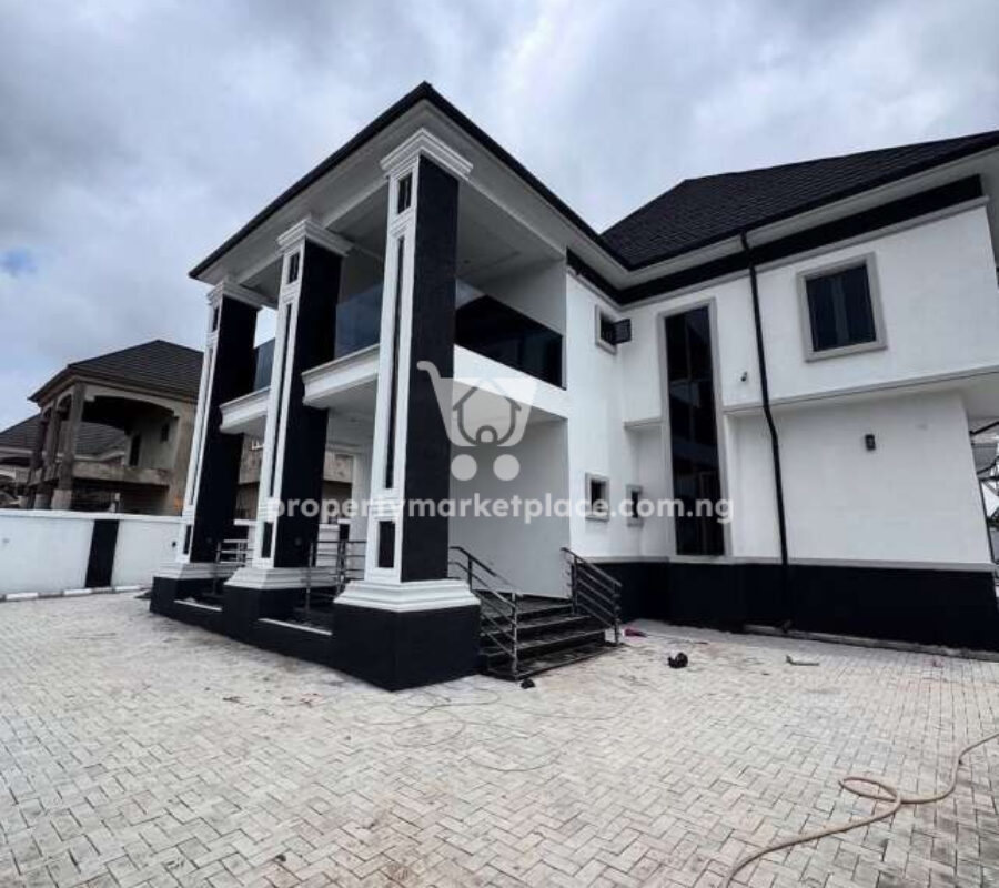 Superbly finished 5 bedroom detached duplex with 2 rooms Bq