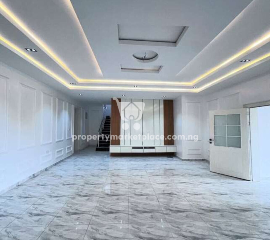 Superbly finished 5 bedroom detached duplex with 2 rooms Bq