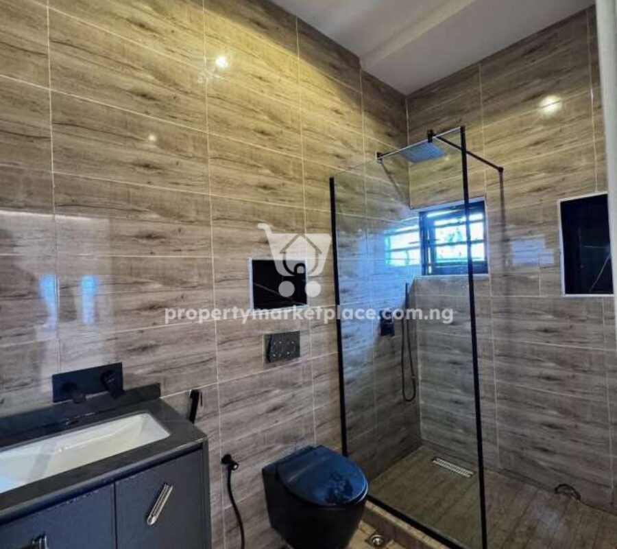 Superbly finished 5 bedroom detached duplex with 2 rooms Bq