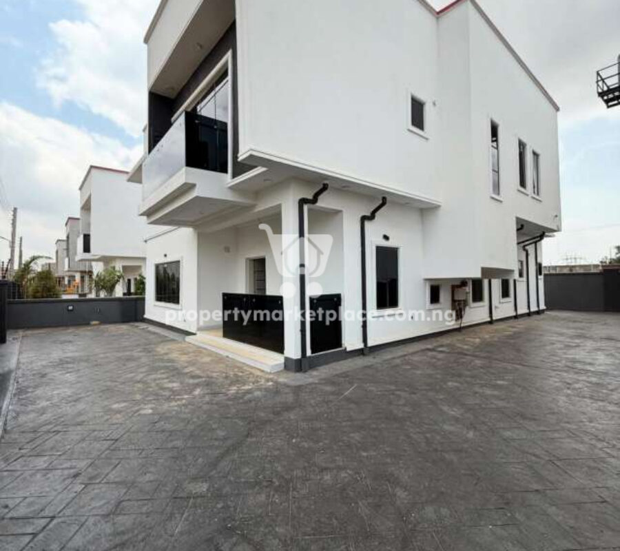 Nicely finished 4 bedroom detached duplex with a room Bq