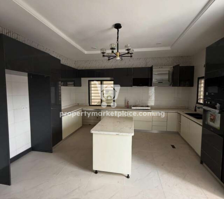 Nicely finished 4 bedroom detached duplex with a room Bq