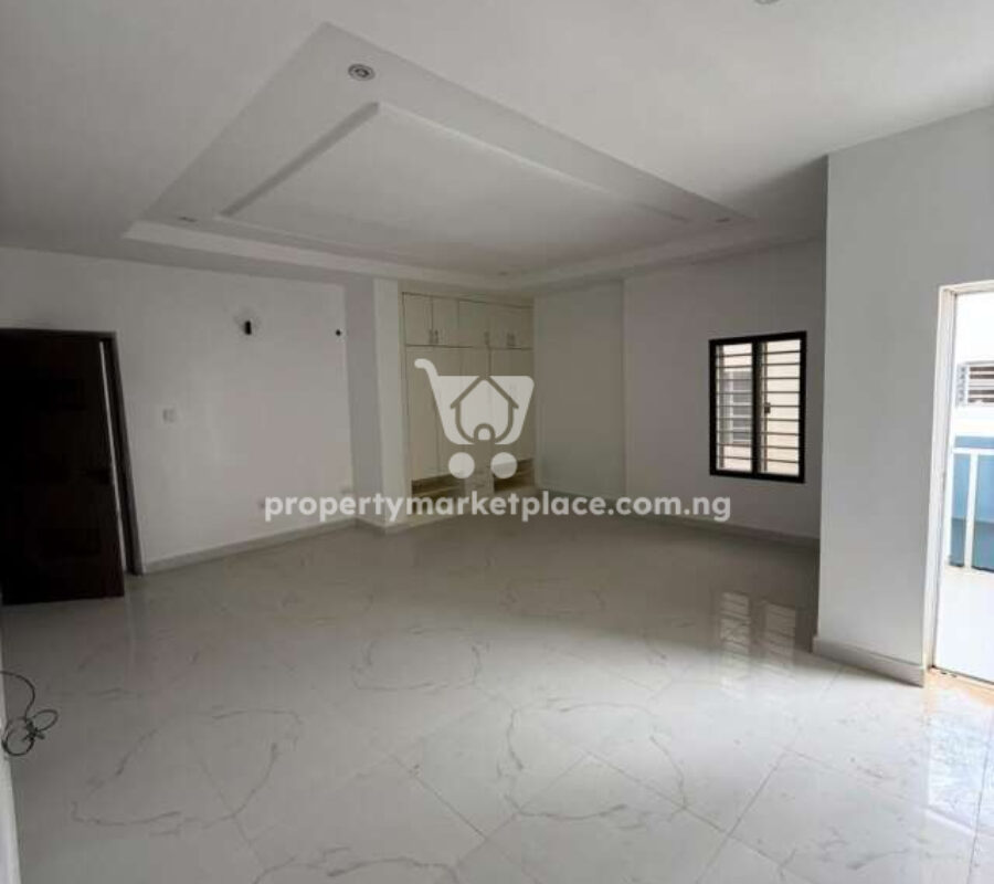 Nicely finished 4 bedroom detached duplex with a room Bq