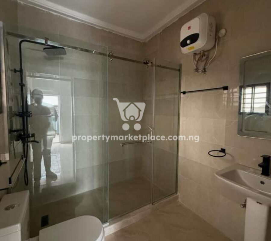 Nicely finished 4 bedroom detached duplex with a room Bq