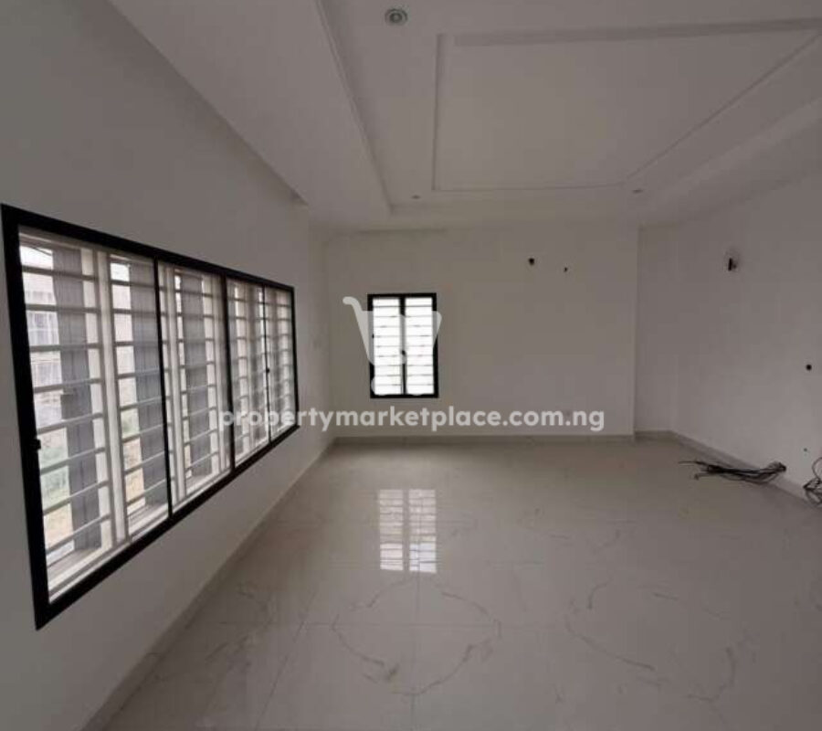 Nicely finished 4 bedroom detached duplex with a room Bq