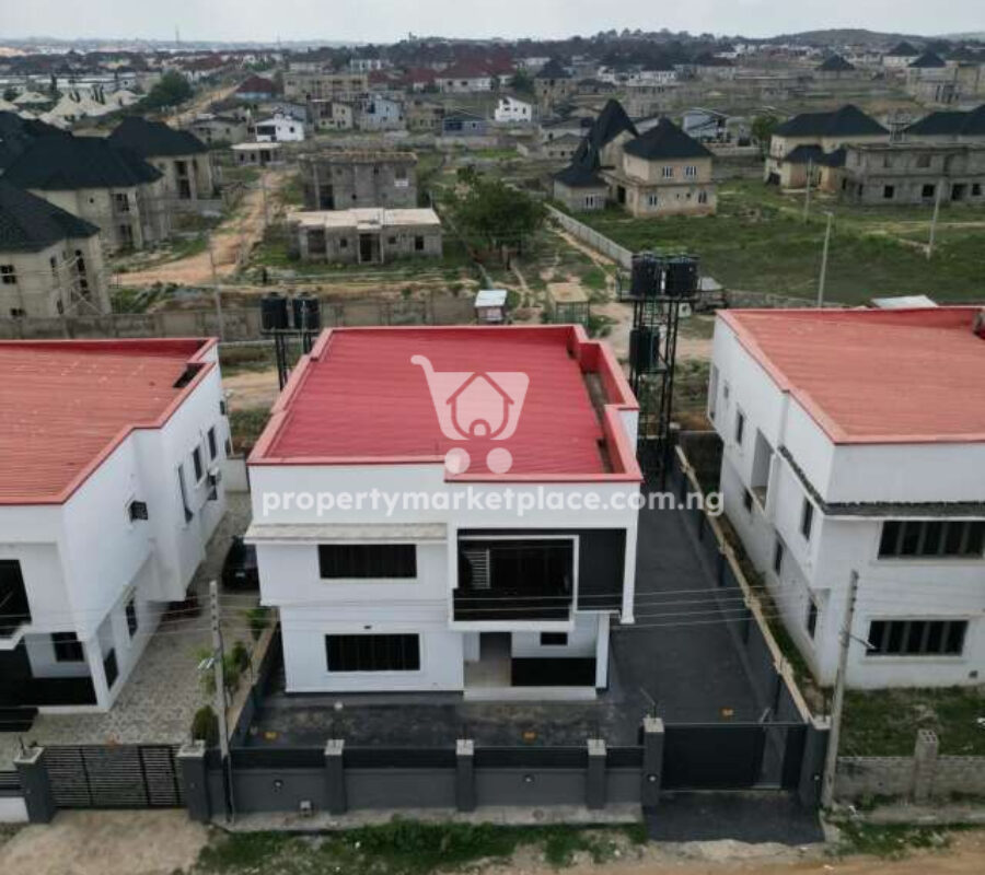 Nicely finished 4 bedroom detached duplex with a room Bq