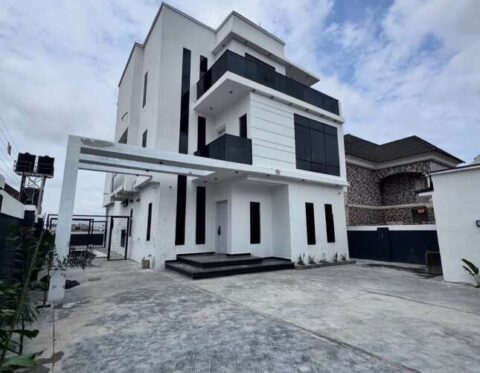 Luxury 5 bedroom detached duplex with swimming pool