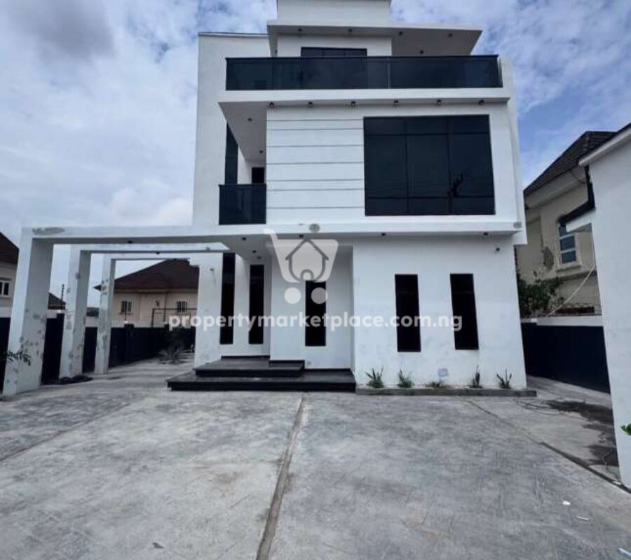 Luxury 5 bedroom detached duplex with swimming pool