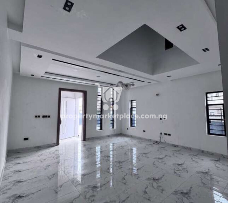 Luxury 5 bedroom detached duplex with swimming pool