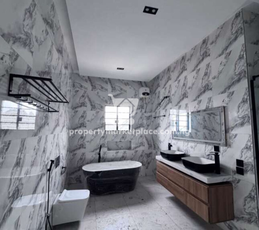 Luxury 5 bedroom detached duplex with swimming pool