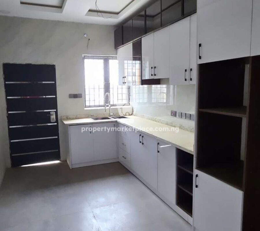 Spacious 4 bedroom terrace duplex with open rooftop