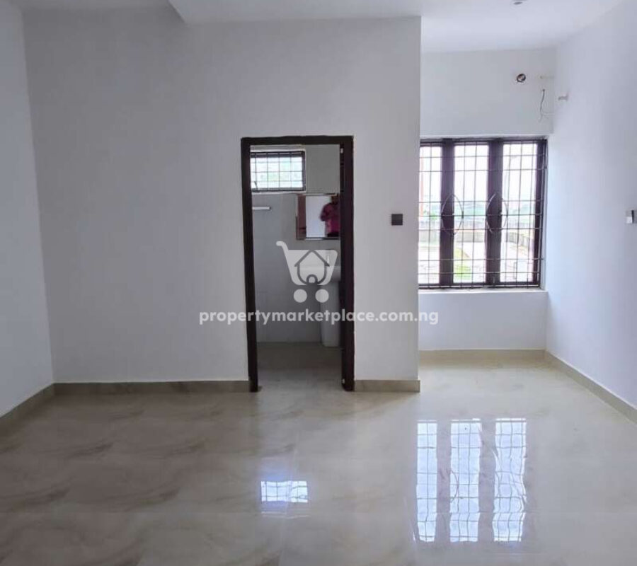 Spacious 4 bedroom terrace duplex with open rooftop