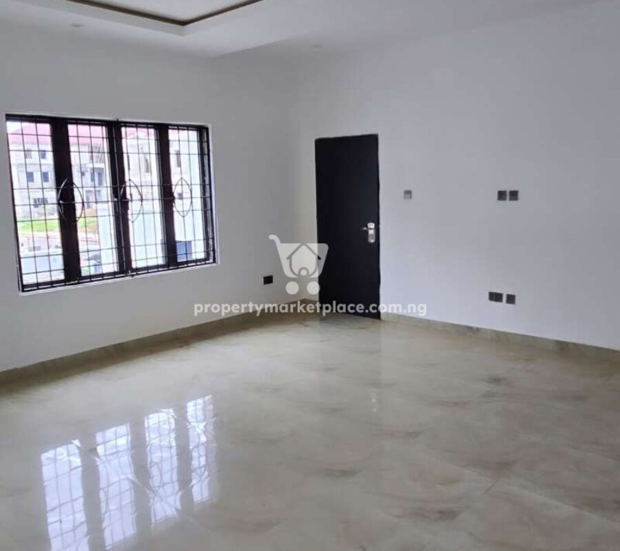 Spacious 4 bedroom terrace duplex with open rooftop