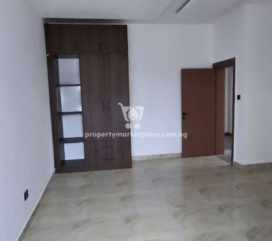 Spacious 4 bedroom terrace duplex with open rooftop