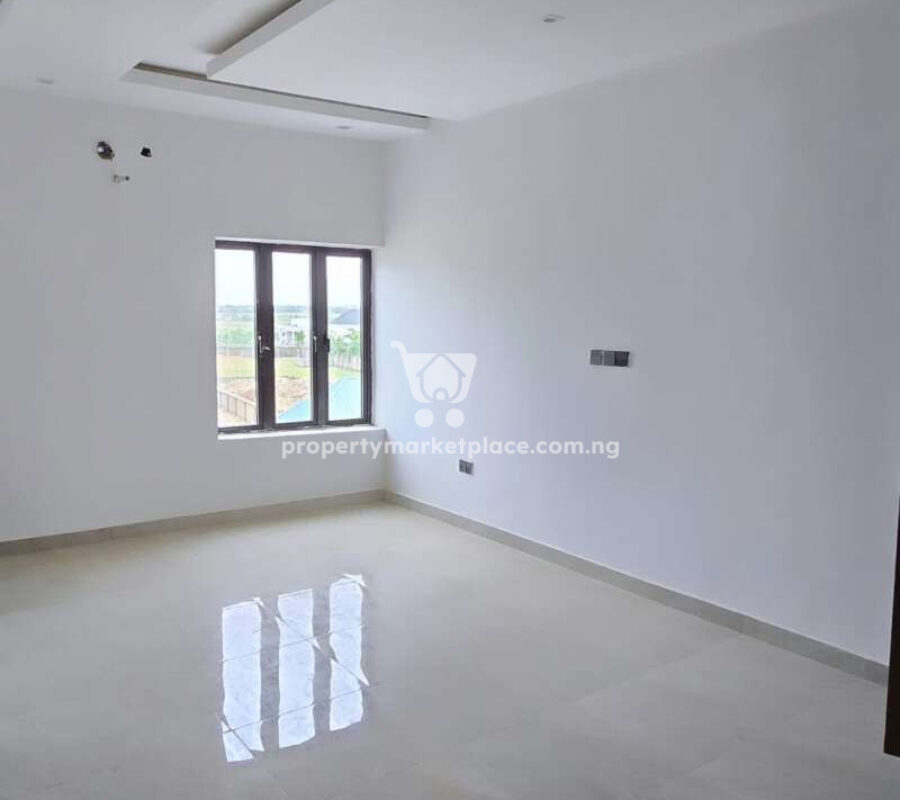 Spacious 4 bedroom terrace duplex with open rooftop
