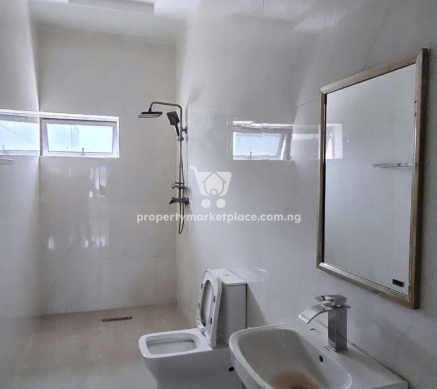 Spacious 4 bedroom terrace duplex with open rooftop
