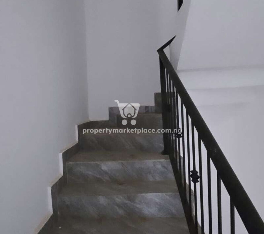 Spacious 4 bedroom terrace duplex with open rooftop