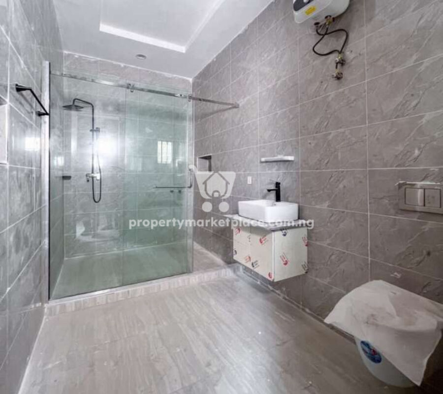 Automated 5 bedroom terrace duplex with a room Bq