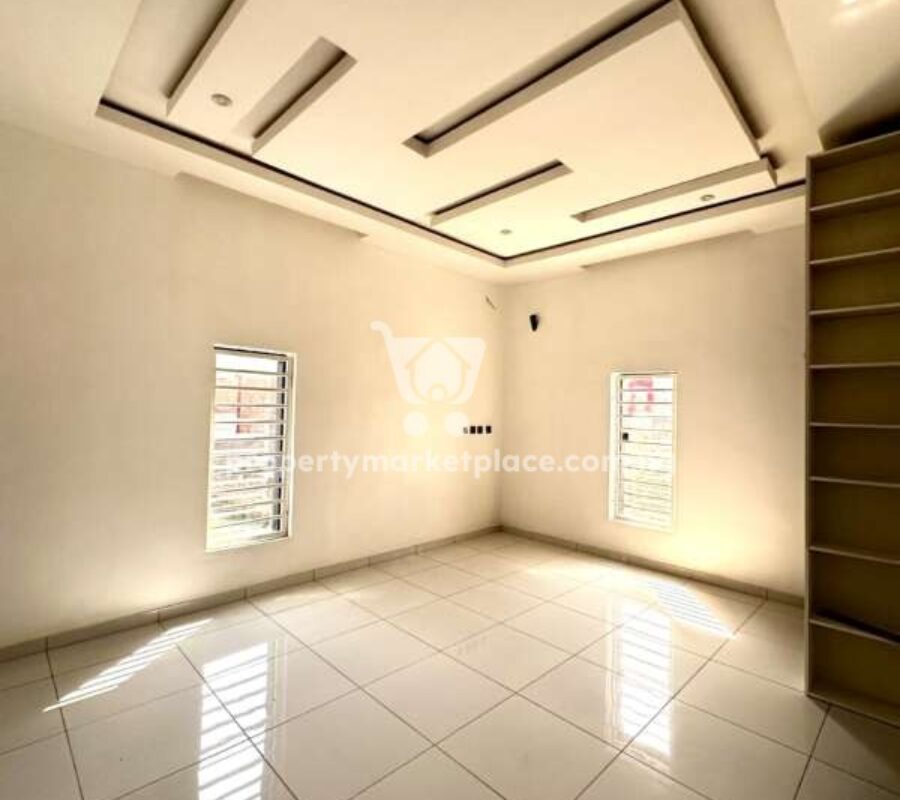 Solidly finished 4 bedroom detached duplex with a room Bq