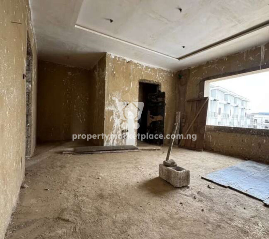 Spacious 4 bedroom terrace duplex with a room Bq