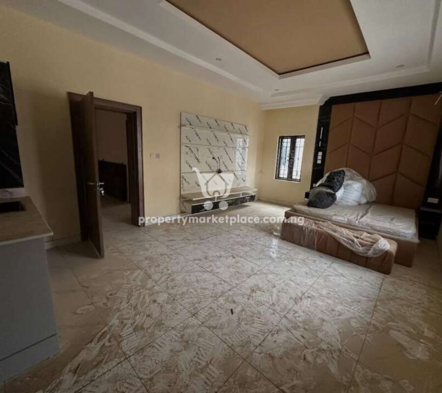 Nicely finished 4 bedroom detached duplex in a nice area