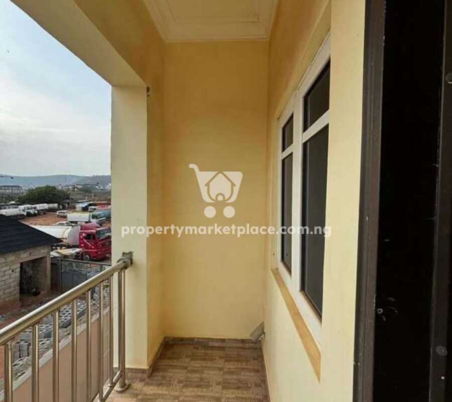 Nicely finished 2 bedroom terrace duplex