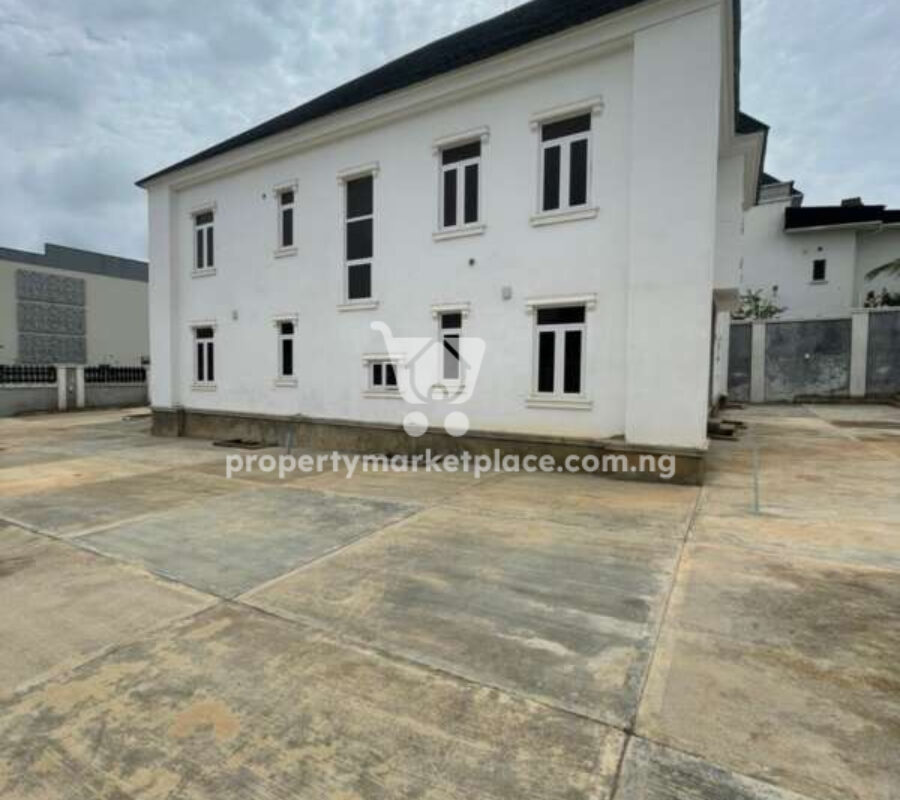 Solidly built 6 bedroom detached duplex with swimming pool