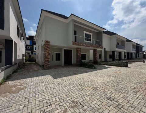 Nicely finished 4 bedroom detached duplex in a nice area