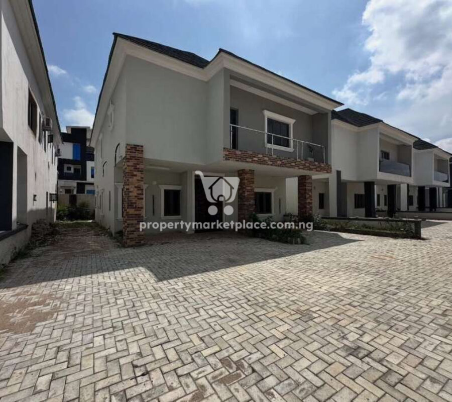 Nicely finished 4 bedroom detached duplex in a nice area