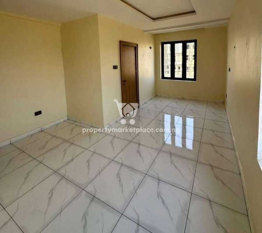 Spacious 5 bedroom terrace duplex with a room Bq
