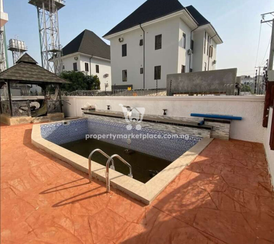 Luxurious 7 bedroom detached duplex with swimming pool