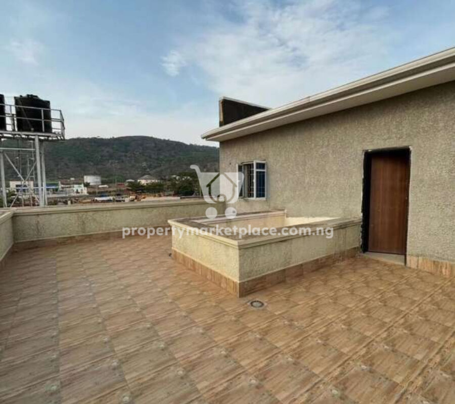 Nicely finished 2 bedroom terrace duplex