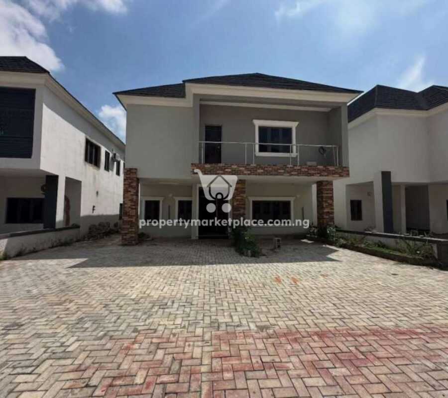 Nicely finished 4 bedroom detached duplex in a nice area
