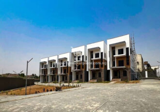 Spacious 4 bedroom terrace duplex with a room Bq