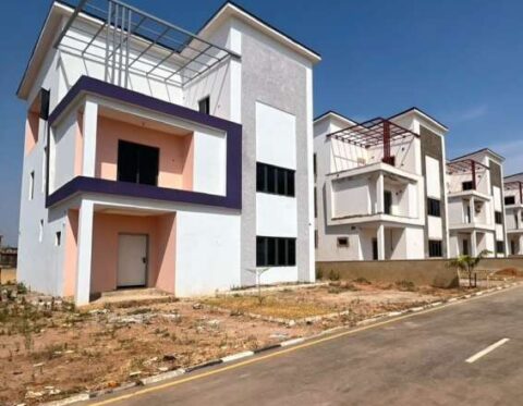 Spacious 5 bedroom detached duplex in a serene estate