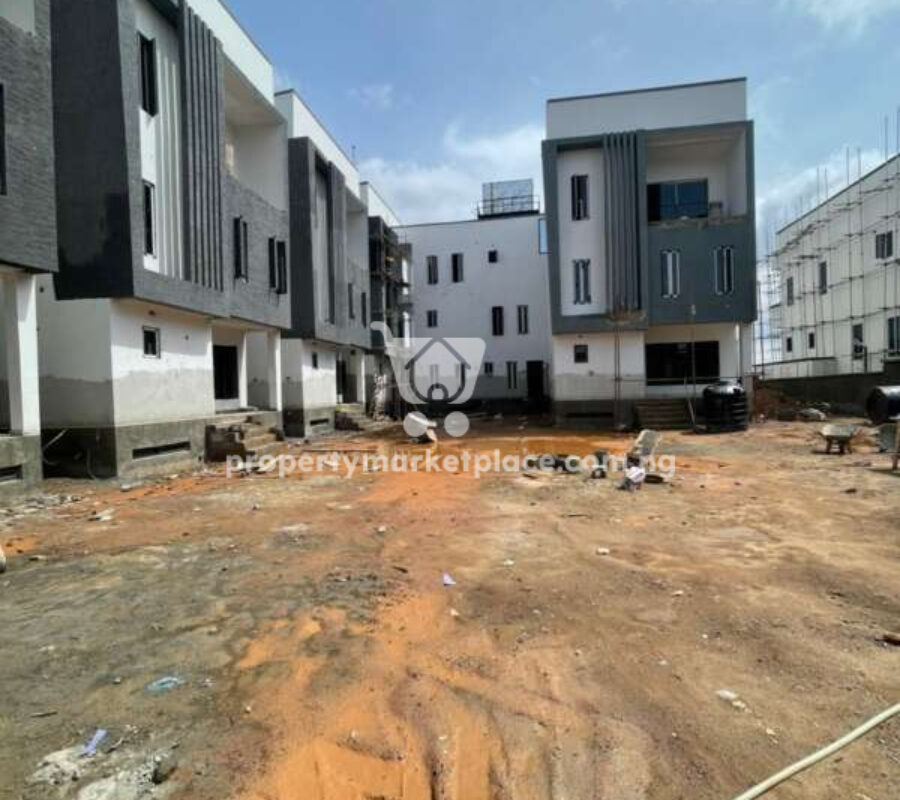 Luxurious 4 bedroom terrace duplex with a room Bq