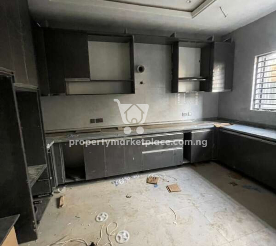 Luxurious 4 bedroom terrace duplex with a room Bq