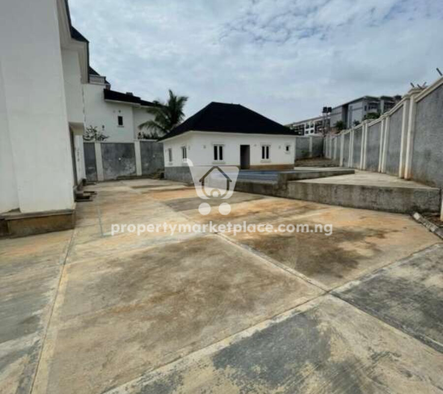 Solidly built 6 bedroom detached duplex with swimming pool