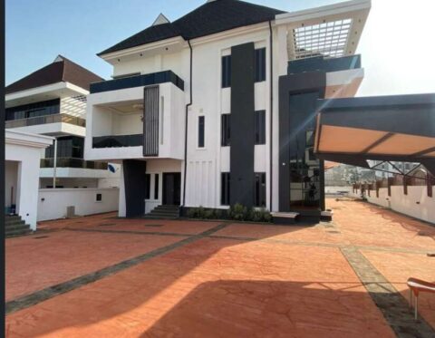 Luxurious 7 bedroom detached duplex with swimming pool