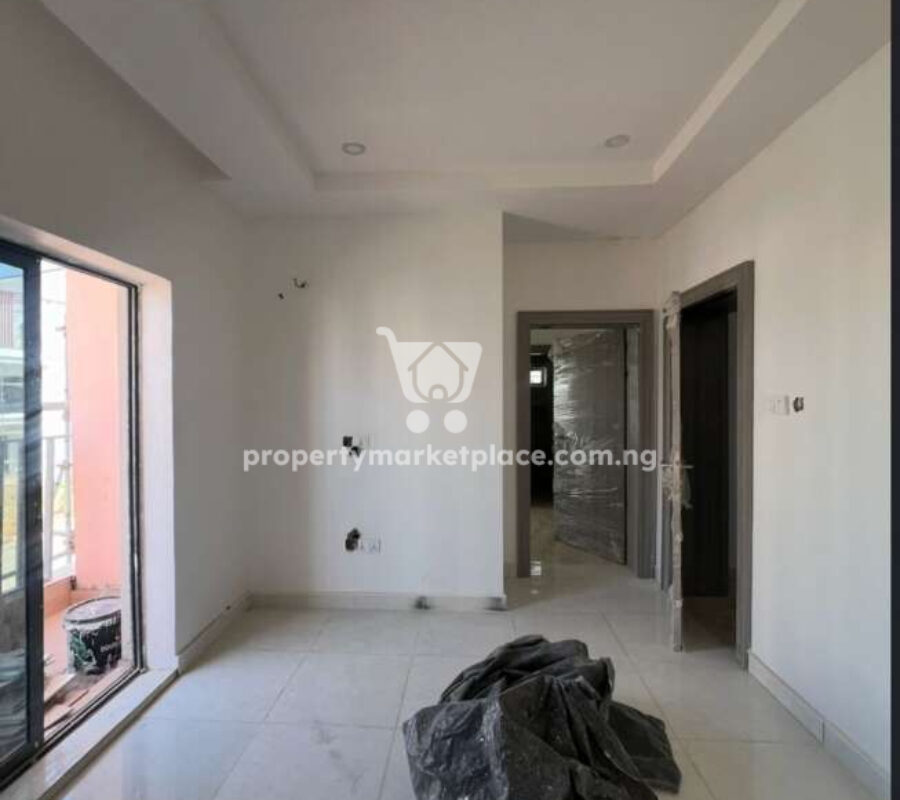 Spacious 5 bedroom detached duplex in a serene estate