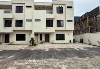 Spacious 4 bedroom terrace duplex with a room Bq