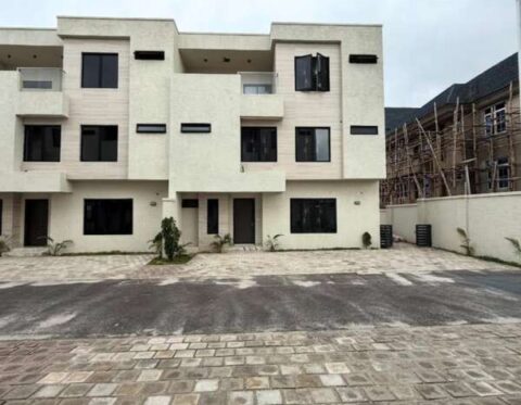 Spacious 4 bedroom terrace duplex with a room Bq