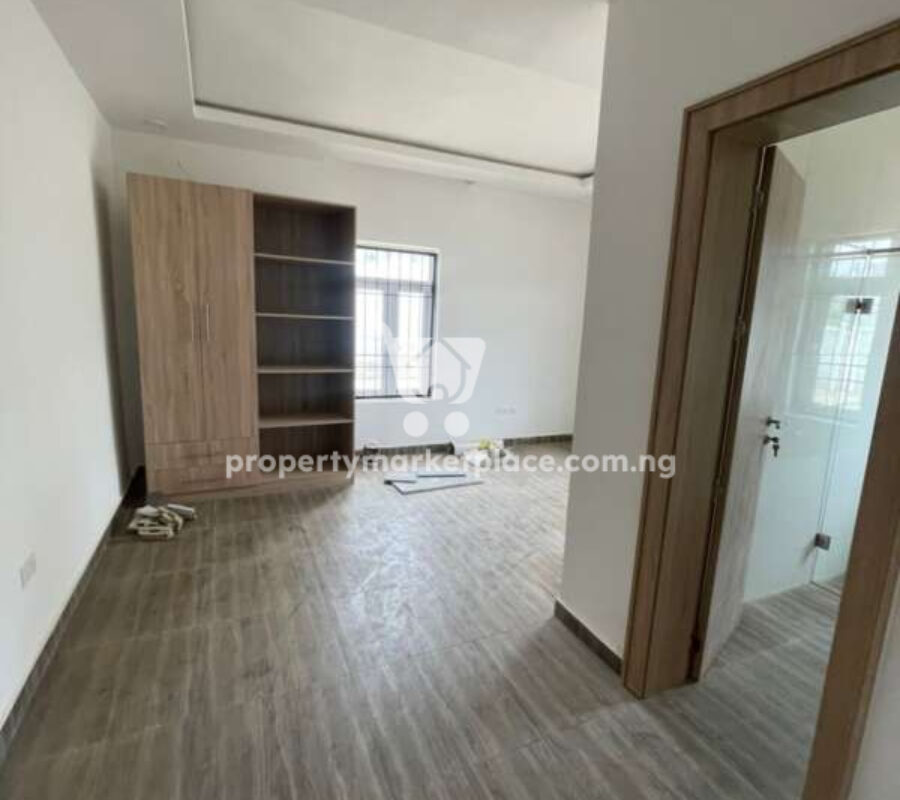 Solidly built 6 bedroom detached duplex with swimming pool