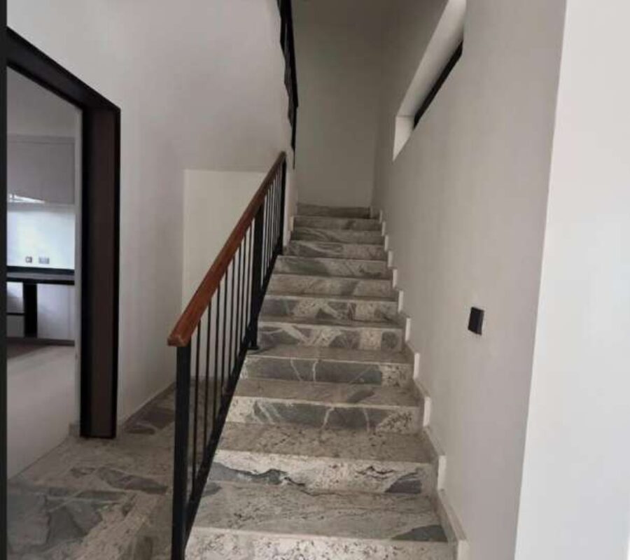 Spacious 4 bedroom terrace duplex with a room Bq