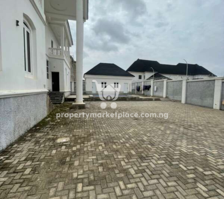 Exquisite 6 bedroom detached duplex with swimming pool